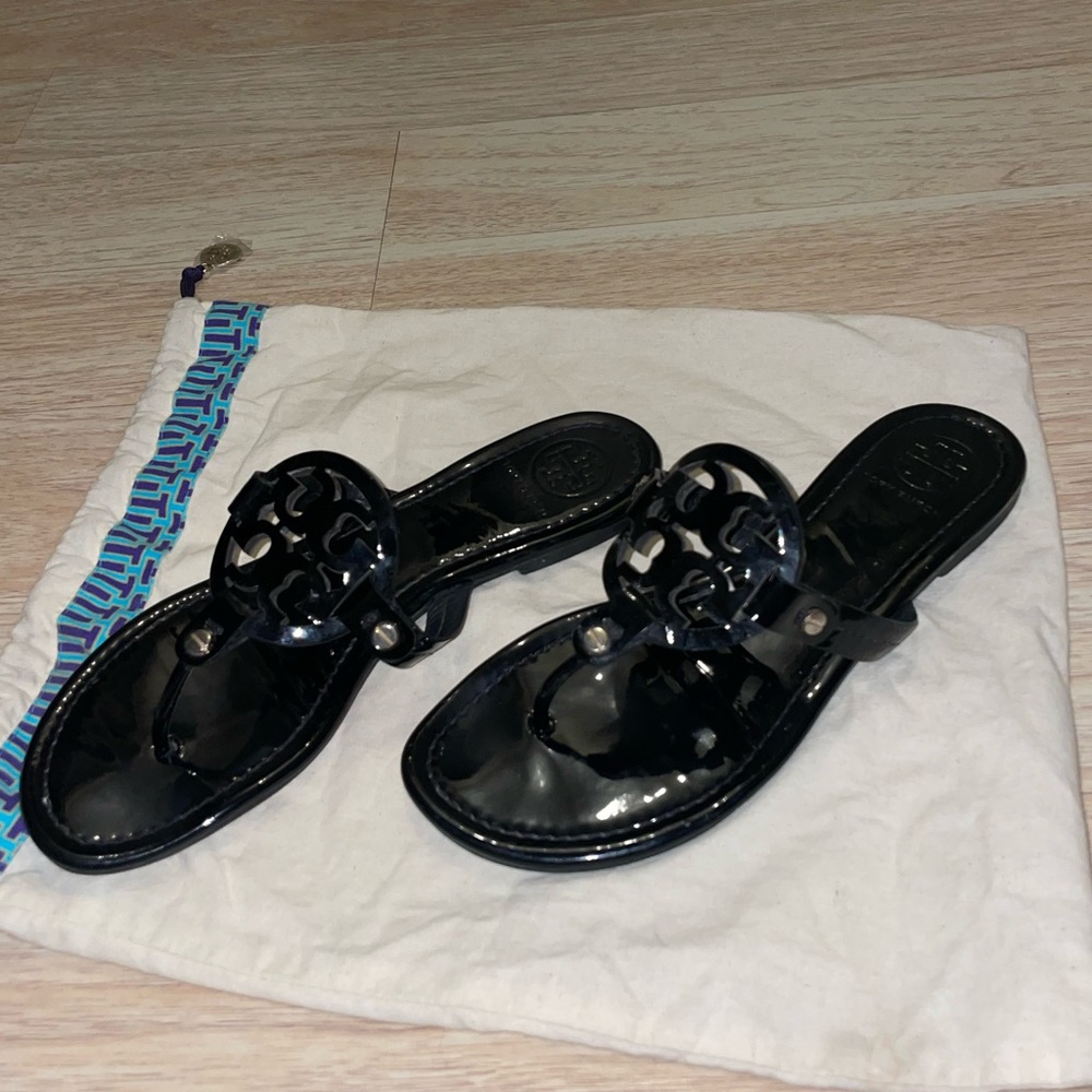 Tory Burch Miller Black Patent Leather Logo Thong Sandal, Size 8